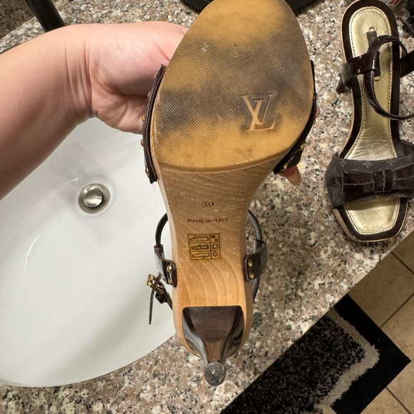 VINTAGE LV HEELS - Picture 5 of 5